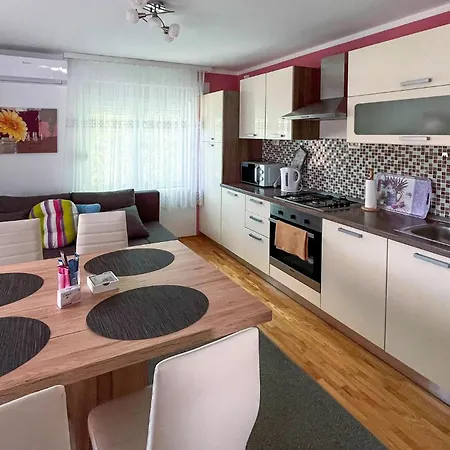 Karin Oasis 1 Apartman *